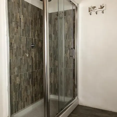 Verso Est Konukevi Petralia Soprana